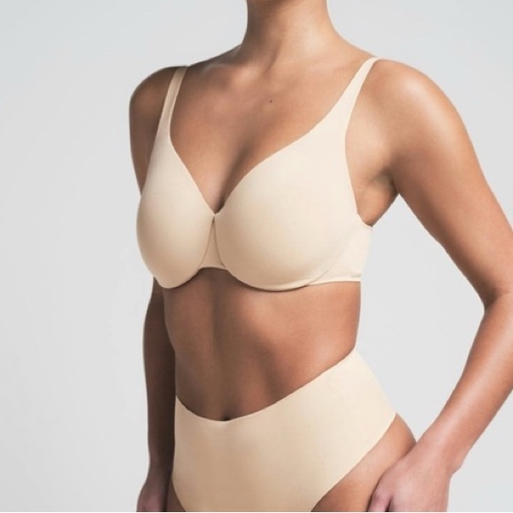 SKIMS Other - SKIMS SMOOTHING INTIMATES UNLINED MINIMIZER BRA IN SAND 36C